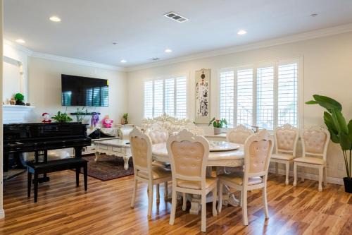 Monterey Park Casa | 17-19ppl BTW Dsny Hllywd GarageParking Yard Grill