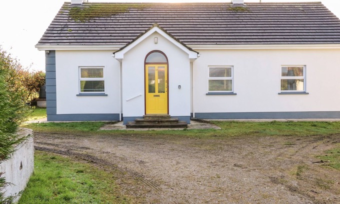 Omagh Cabaña | 17 BUNINVER ROAD, pet friendly, character holiday cottage in Gortin