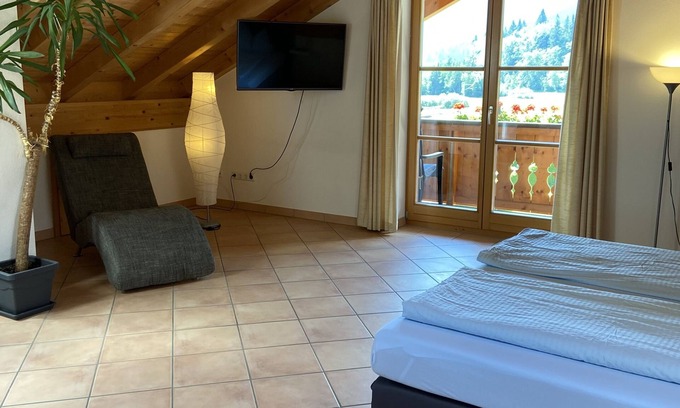 Unterammergau Apartamento | 175sqm vacation apartment mountain view for 12- max. 14 persons
