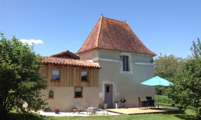 Palluaud Chalet De Esquí | 17th C French Pigeonaire - magical romantic couples retreat