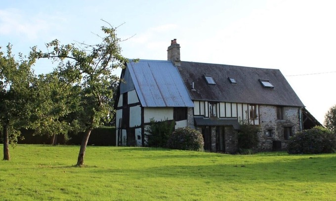 Brecey Cabaña | 17th Century Normandy Farmhouse, *** reformado con gusto y familiar