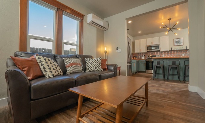 Fruita Apartamento | 18 Road and Down Uppity Downtown Fruita Pad! 2 Units in 1. Free 🚲 Storage.