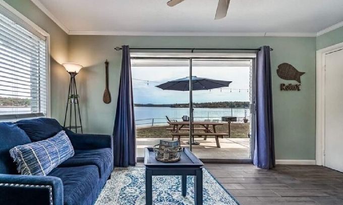 Hot Springs Hotel | #18 The Cove - Double Bed Room (pet-friendly)