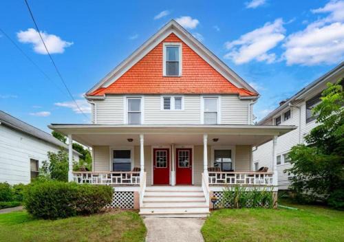 Kamm's Corners Casa | 18031 Larchwood Ave Cleveland