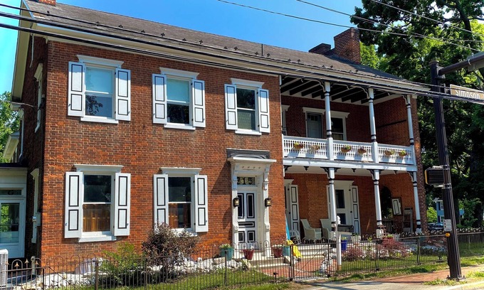 Mechanicsburg Casa | 1830s Estate in Historic Downtown Mechanicsburg