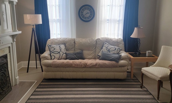 Hamilton Casa | 1895 meets 2025 Townhouse in Urban Hamilton