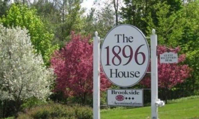 Williamstown Hotel | 1896 House Country Inn & Motels