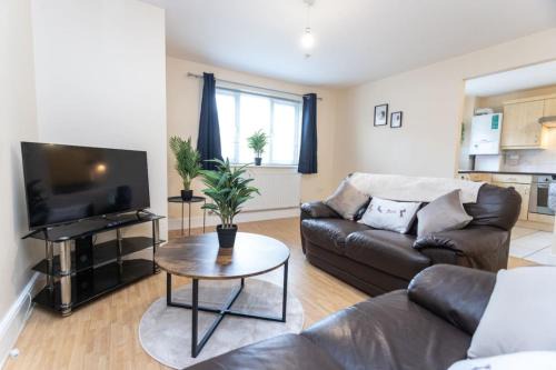 Swindon Apartamento | 18FWC, 2 Bedroom, Sleeps 4, Town Centre Location, Secure Parking