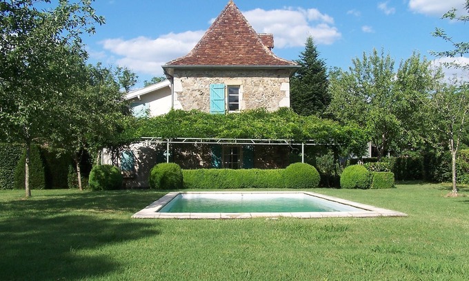 Gestas Casa | 18o C granja propia piscina, montaña, vistas al río. Wisteria Terraza Cubierta