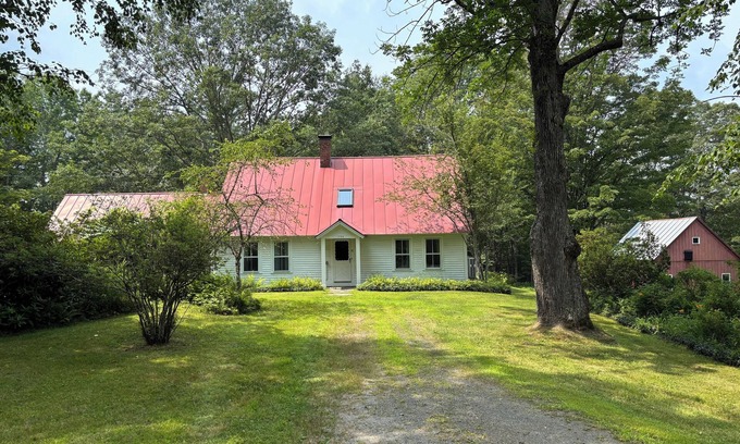 Rowe Casa | 18th Century Refurbished Yankee 3 Bedroom Farmhouse in the Berkshires