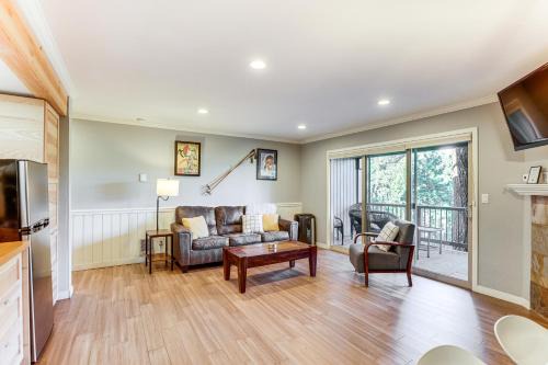 Century West Apartamento | 19 Mi to Mt Bachelor Ski Resort Condo with Grill