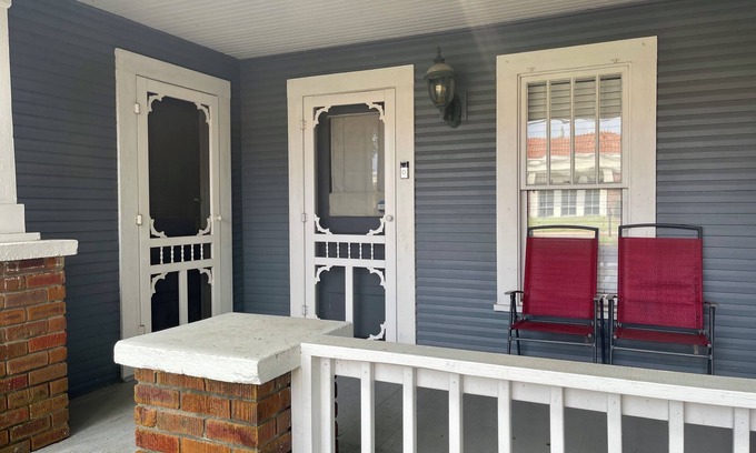Poplarville Casa | 1920's Craftsman Cottage - 3BR You're Gonna Love This Place! Across from PRCC.