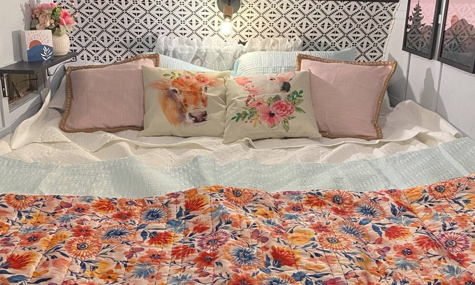 Oneida County Casa | 1953 Vintage Camp Trailer located on a quiet family farm near I15.