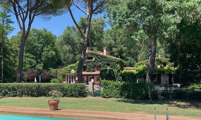 Tourves Otro | 19th century family property, park, 14x6m swimming pool, private river access