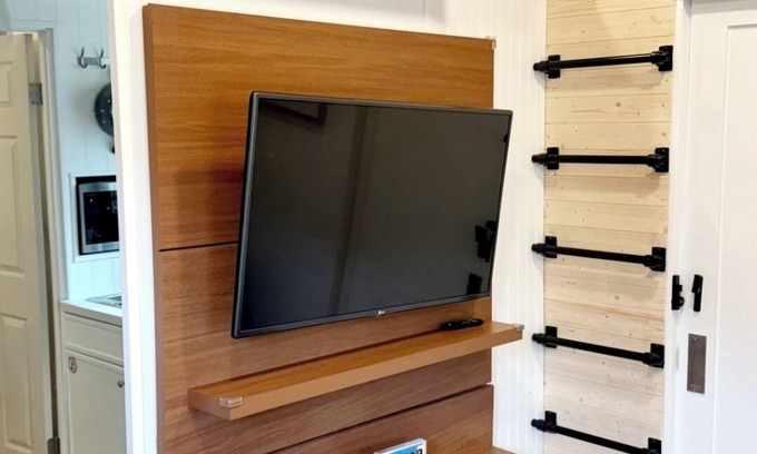 Woodland Hills Casa | 1BD/1BA w/ In-Unit Laundry – Steps from Kaiser