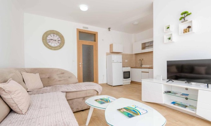 Burtaisi Apartamento | 1bd Modern Apt in Dobra Voda with Roof Access "Moka"