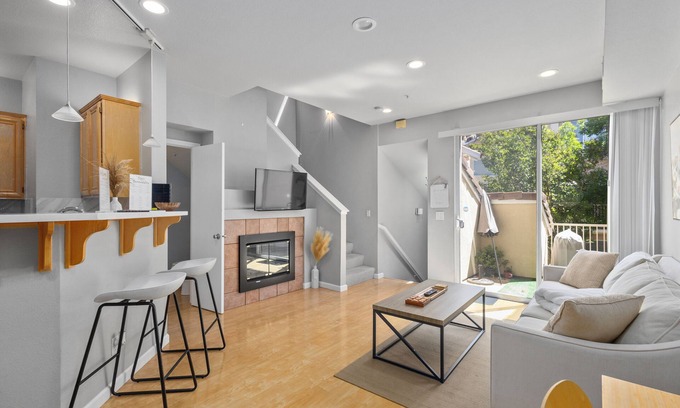 South San Jose Casa | 1BED 1.5 BATH Pool:Jacuzzi 10 Mins From Downtown San Jose