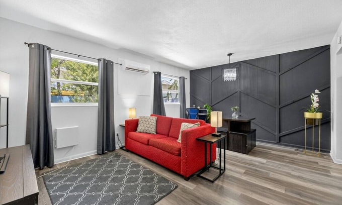 Sun Bay South Apartamento | 1Bed/1Bath Pet-Friendly Condo Near Gandy