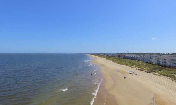 Cottage Line Casa | 1BR 1. 5BA Sandswept Carriage House - ¡Playa! ¡Wifi! W / D! ¡Espacioso!