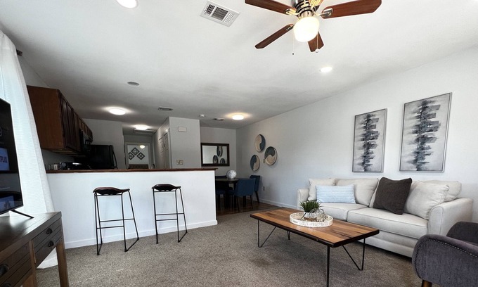 Powderly Apartamento | 1BR/1BA Apt 5 min from Paris, Pat Mayse Lake and 10 min to Choctaw Casino