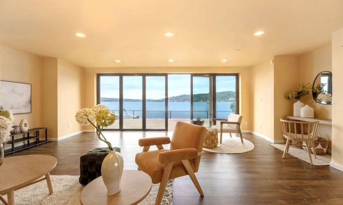 Issaquah Casa | 1BR 2BA Lower Unit with Lake Access - Prime Spot