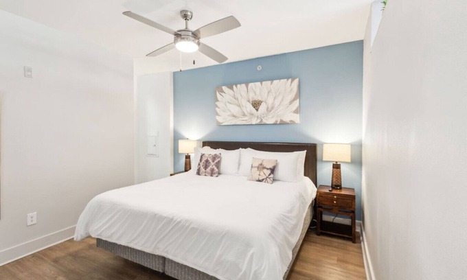Deep Ellum Apartamento | 1BR Apt with Pool, Gym, and Free Parking