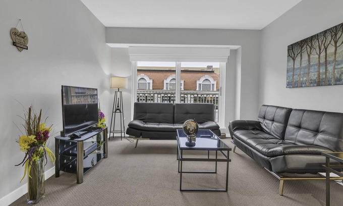 Penn Quarter Apartamento | 1BR Fully Furnished Apartment near National Museum by RedAwning