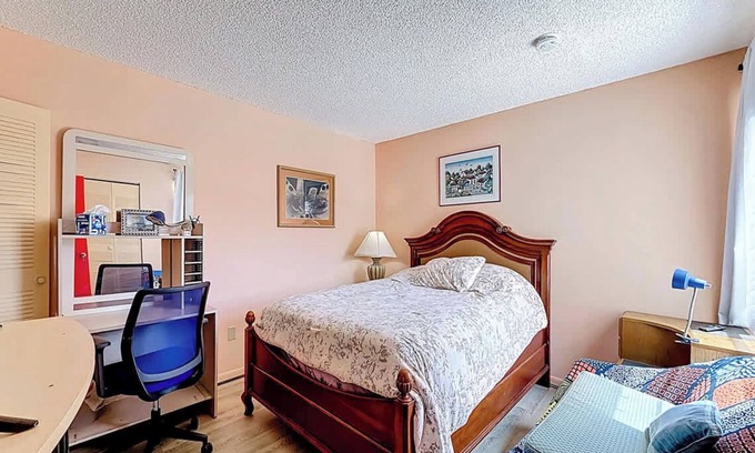 Fontainebleau Casa | 1BR in Shared Miami Home | Pool, Lake & Tennis