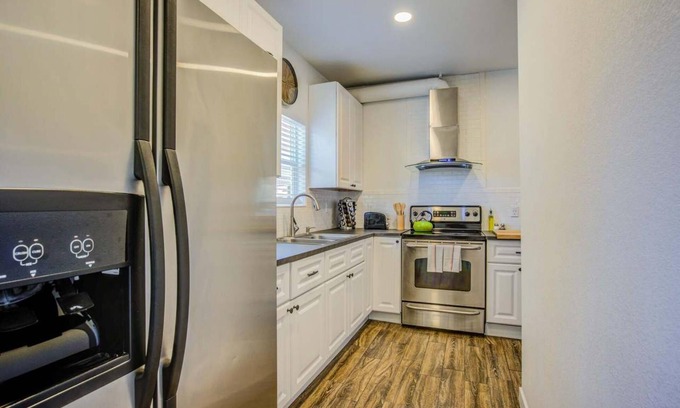 Downtown Colorado Springs Apartamento | 1BR Lovely Stylish Downtown Close To Everything