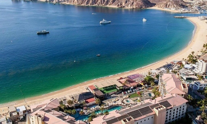 Los Cabos Apartamento | 1BR-Plus w/2 baths + 6 free golf rounds & free r/t airport xfers - on Medano Bch