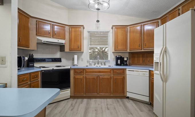 The Villages Casa | 2/2 ranch home, golf cart, dog allowed, near shopping & Spanish Springs