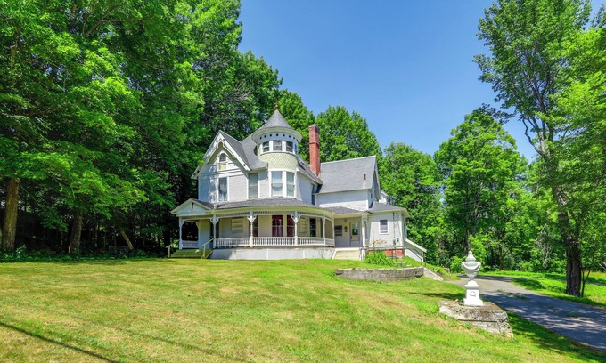 Brownville Cabaña | 2-acre Property: Victorian Home in Brownville!