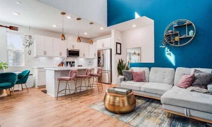 Southwestern Sacramento Casa | 2 B/2B House-Town Condo with Garage/Gym and Rooftop Outdoor Patio!