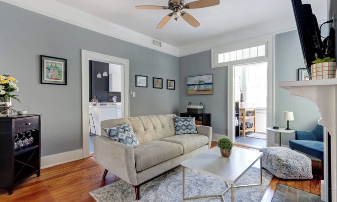 Midtown Condominio | 2 bd /2 ba * Sleep 4 * Dog Friendly * Downtown Savannah