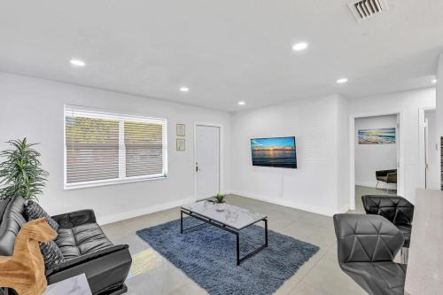 Hallandale Beach Casa | 2 Bdrm Modern House Mins From Beach & Casino Hb1