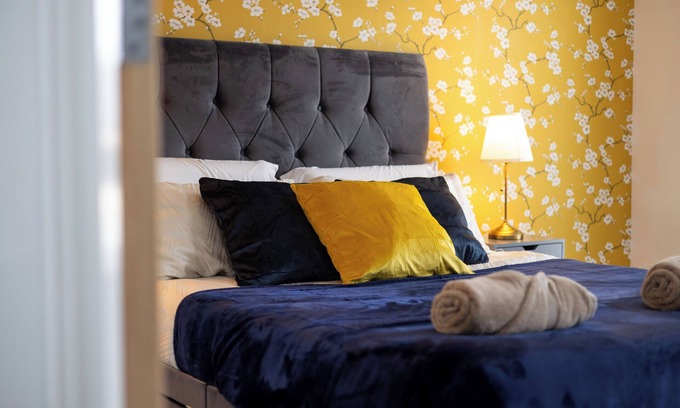Wakefield Apartamento | 2 Bed 2 Bath | Free Parking | En-suites | WiFi | King Size Beds| Self Check-in