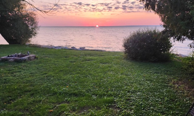 Marinette Casa | 2 Bed 2 Bath House on the Bay!