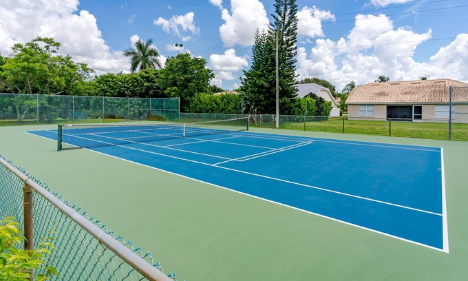 Kings Lake Condominio | 2 bed/2bath condo 3 miles from downtown Naples