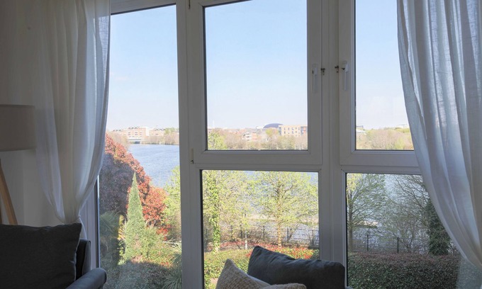 Grangetown Apartamento | 2 Bed Apartment Overlooking Water