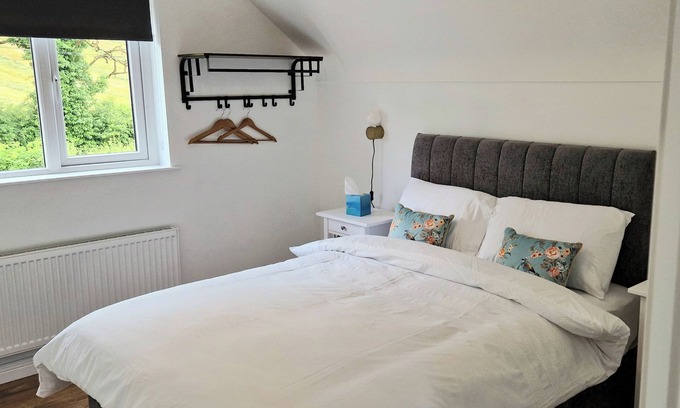Tyrone Cabaña | 2 Bed cottage-Sleeps 4-Private Garden-Parking