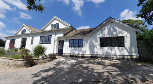Newton Abbot Casa | 2 Bed Cottage - Sleeps 4 - Garden Pets Wifi