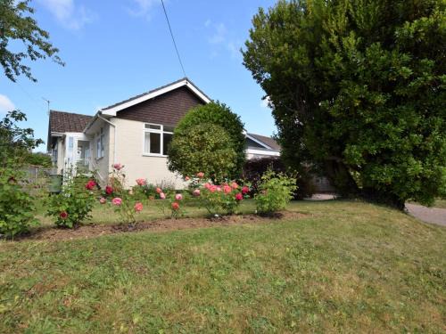 Brighstone Casa | 2 Bed in Brighstone IC132