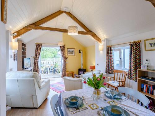 Holsworthy Casa | 2 Bed in Holsworthy 82819
