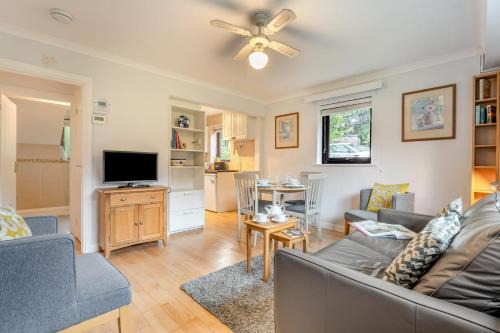 Pevensey Casa | 2 Bed in Stone Cross oc-g33059