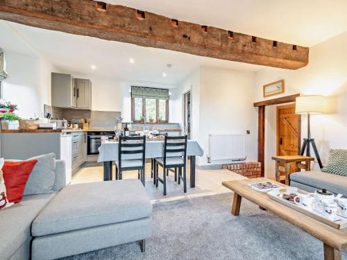 Long Barn Casa | 2 Bed in Taunton 93581