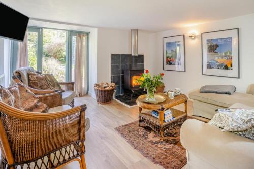 Monmouth Casa | 2 Bed in The Hendre oc-h33314