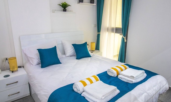 Al Ahyaa Apartamento | 2 Bed Resort Apt-Sleeps 4-Balcony-Hotel Services