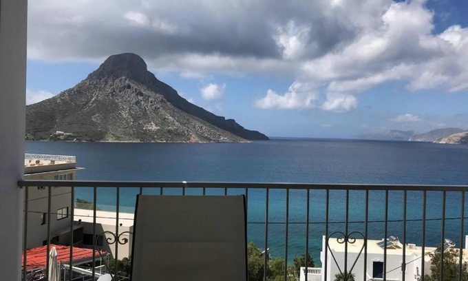 Massouri Apartamento | 2 Bed - Sleeps 4 - Free Parking - Sea & Mtn View