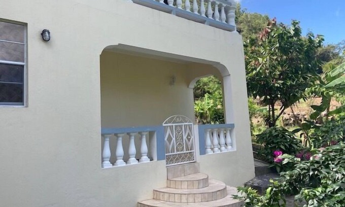 Grand Roy Apartamento | 2 Bed Villa - Sleeps 4 - Sea View & 10min to Beach