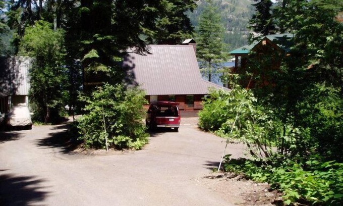 Truckee Casa | 4 dormitorios, 2 baños, capacidad para 8 personas. Frente al lago Donner con muelle privado DLR # 033